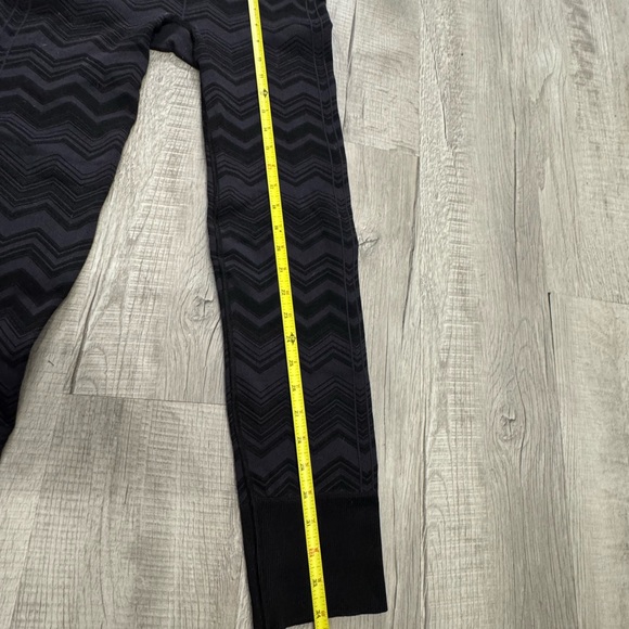 Lululemon Women's Legging Gray Black Chevron Ribbed Compression Stretch - Picture 7 of 11